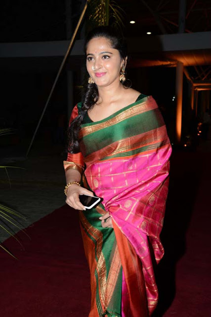 Glamorous Telugu Girl Anushka Shetty Images In Red Saree 16